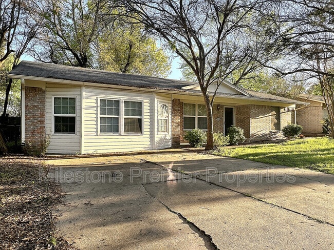 Building Photo - 218 Kansas St