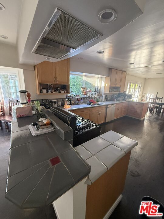 Building Photo - 14151 Chandler Blvd