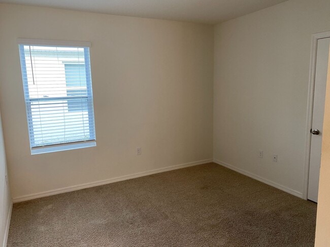 Building Photo - 2914 Blue Shrs Wy