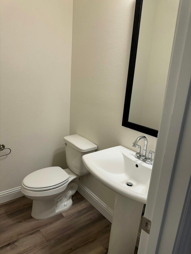 Building Photo - 2821 Jacaranda Dr