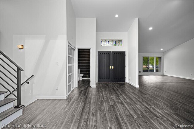 Building Photo - 3332 Barlyn Ln