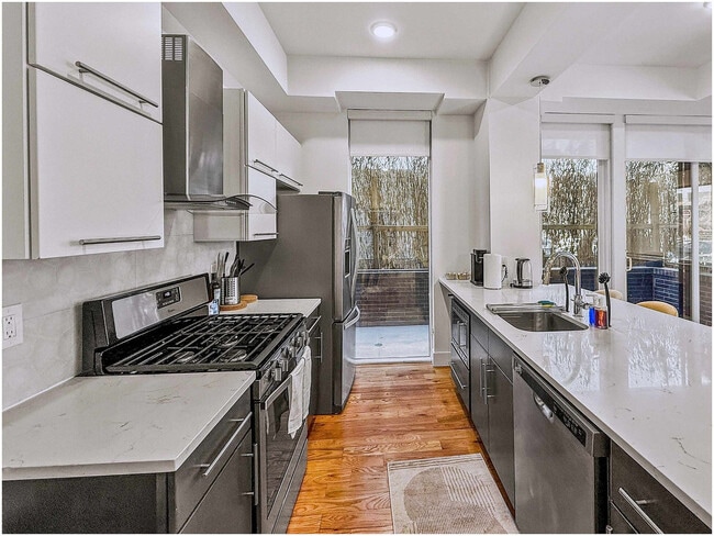 Building Photo - 236 W Thompson St