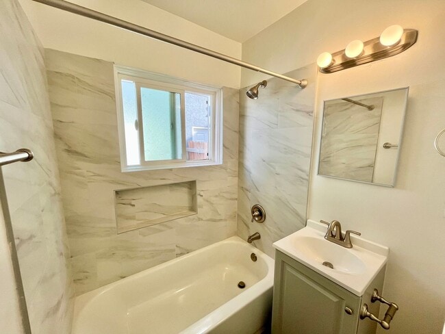 Building Photo - Newly Renovated 2 Bedroom Detached Unit with Private Patio, Updated Fixtures and Parking!