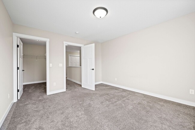 Building Photo - New 3 Bedroom Townhome