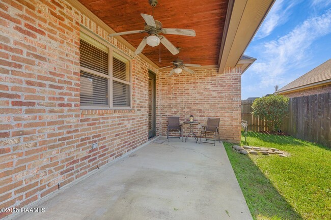 Building Photo - 814 Flambant Dr