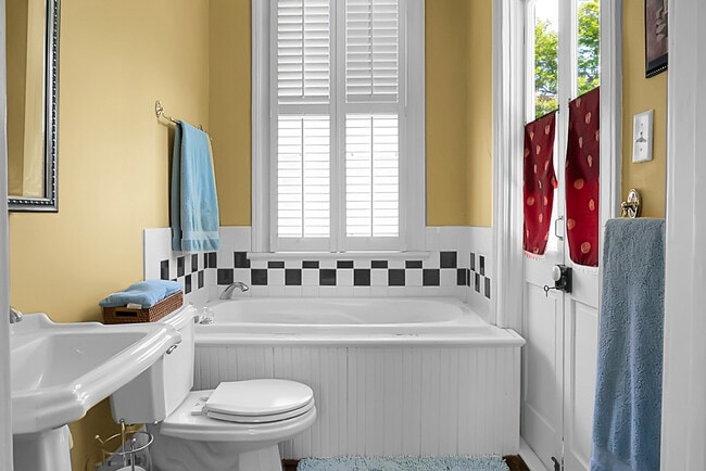 Building Photo - 6 Wentworth St