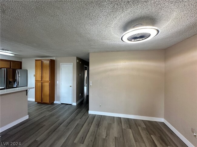 Building Photo - 6873 Tamarus St