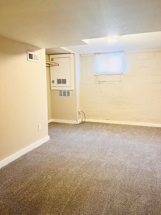 Building Photo - 4 bedroom, 2 Bath Duplex with 1 car detached garage Close to Downtown Greeley, CO