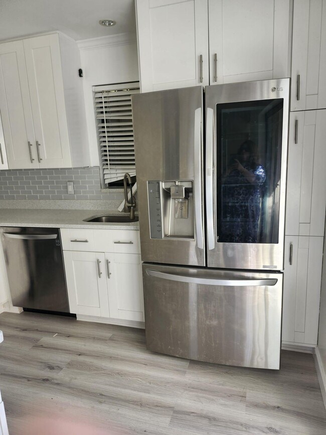 Building Photo - 7519 Courtyard E Run