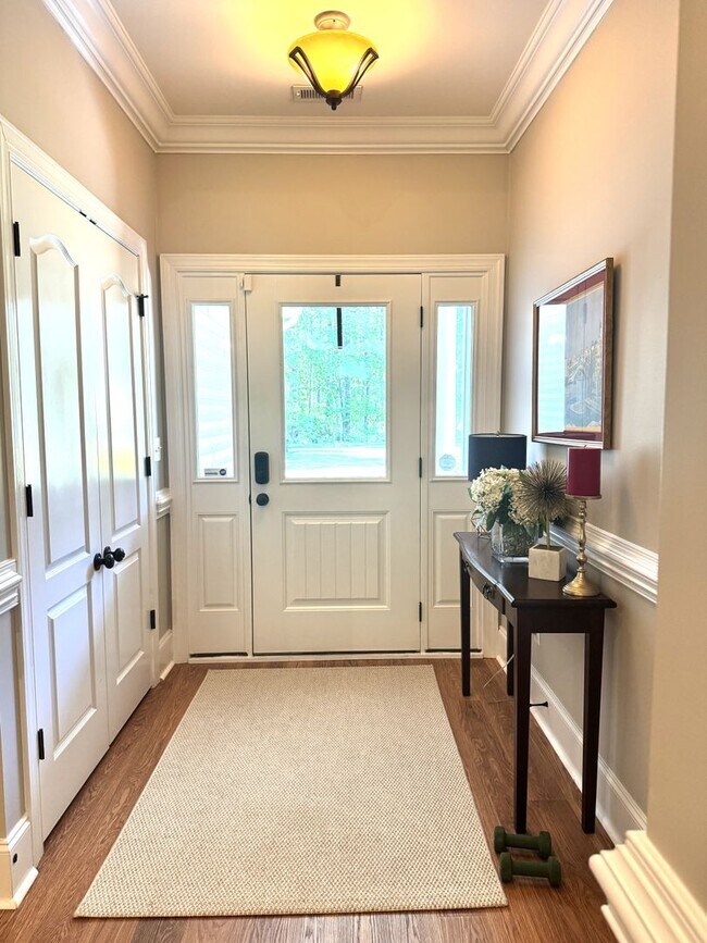 Building Photo - Stunning Home with an Upstairs Apartment or In-law Suite
