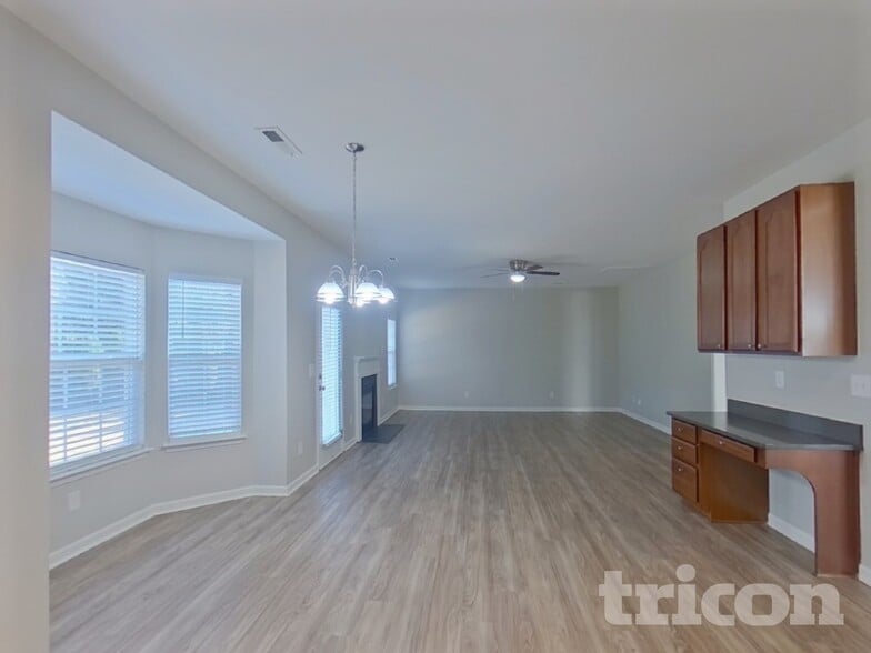 Building Photo - 1001 Southridge Dr