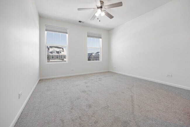 Building Photo - 537 Watercress Dr