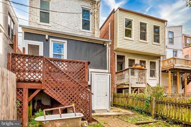 Building Photo - 4018 Roland Ave