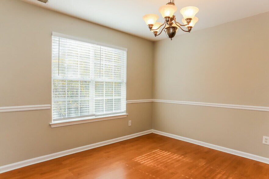 Building Photo - 5442 Beaver Lake Dr SW