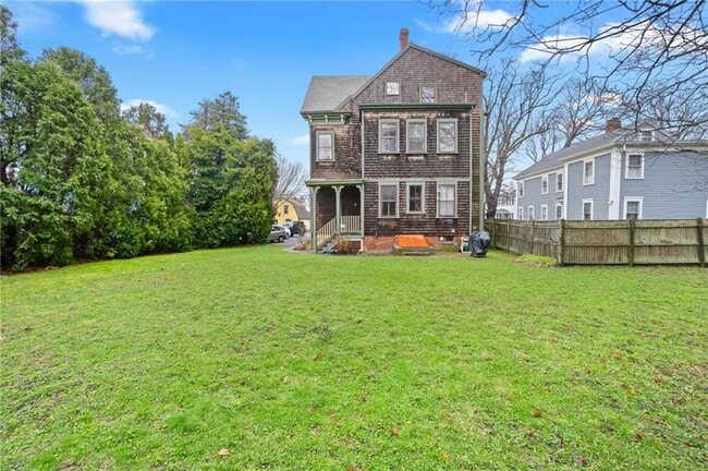 Building Photo - 686 Hope St