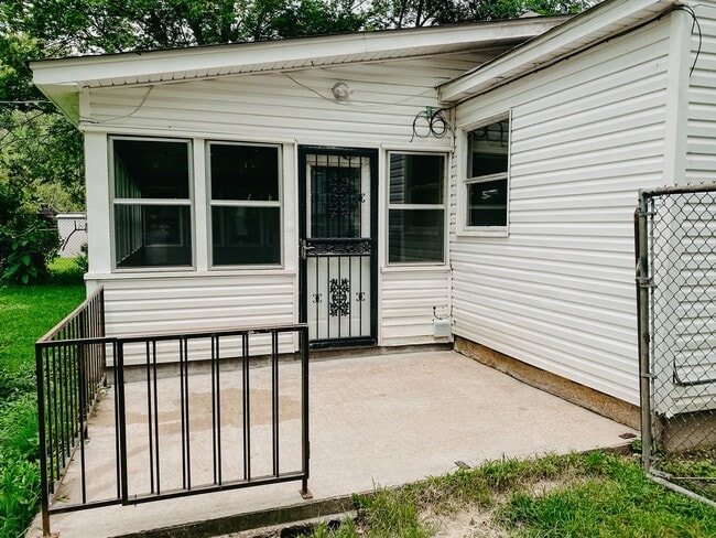 Building Photo - 3 Bdrm 1 Bath in Millington