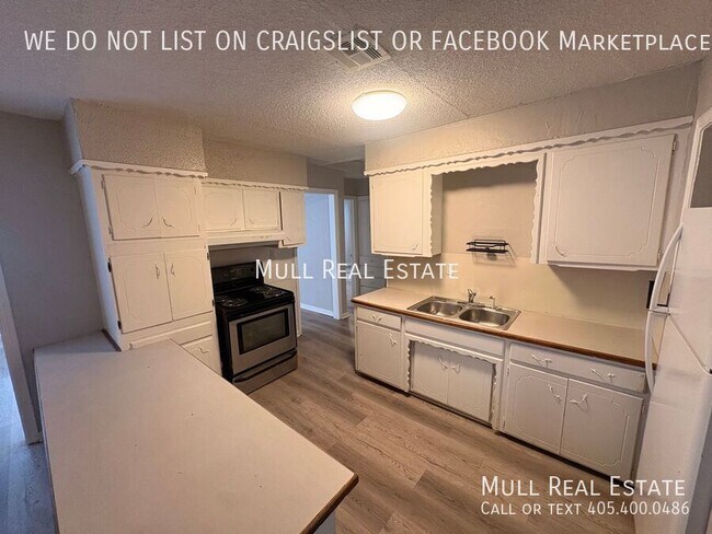 Building Photo - 1041 N Tabor Dr