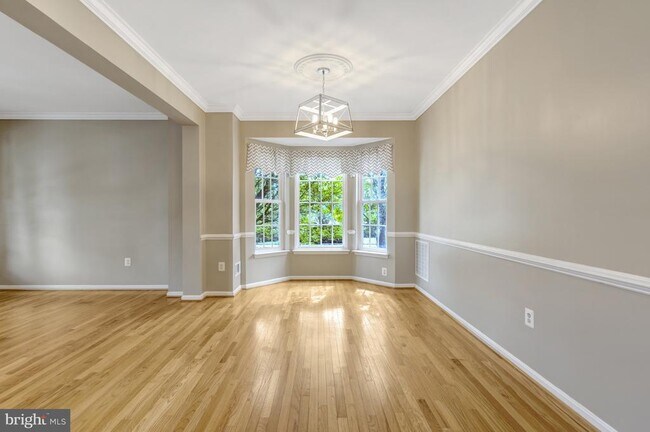 Building Photo - 6001 Alderdale Pl