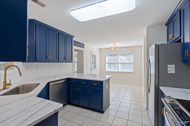 Building Photo - 231 Jarrett Ln