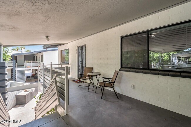 Building Photo - 721 E Montebello Ave