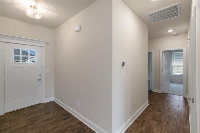 Building Photo - 411 Linda Ln