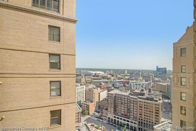 Building Photo - 1135 Shelby St