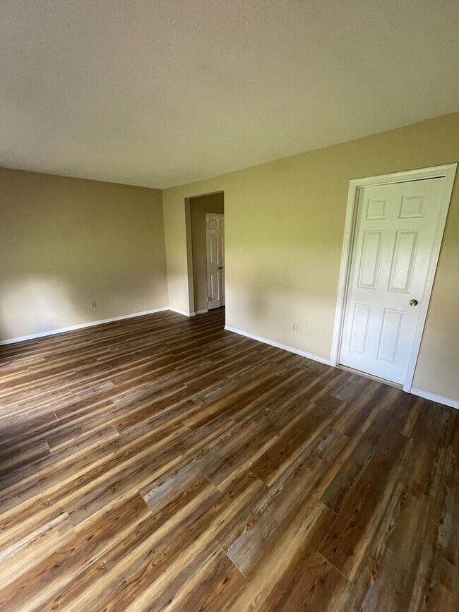 Building Photo - 104 Bayer Ct