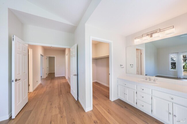 Building Photo - 1100 Princeton Dr