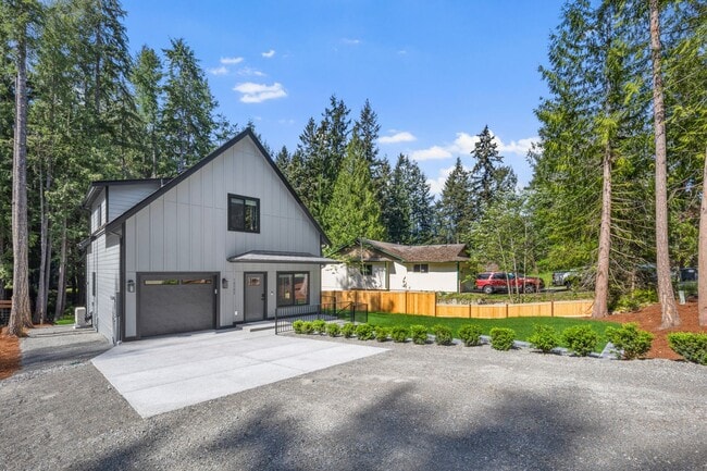 Building Photo - $2595 3 bedroom/2 1/2 bath Clearwood New Construction, Custom Chalet-style Home In Yelm.