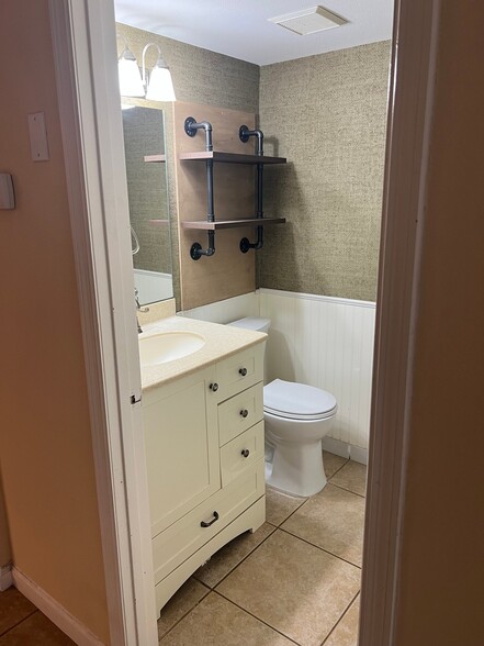 Building Photo - 2587 Cyprus Dr