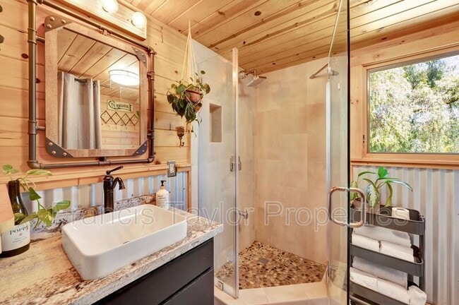 Building Photo - 2689 Daisy Ln