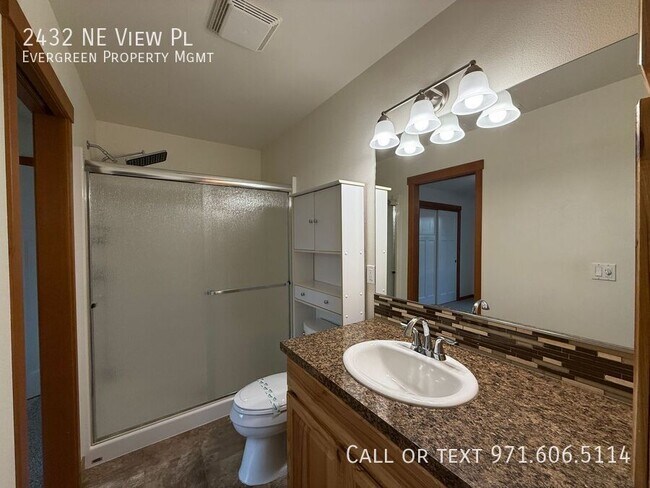 Building Photo - 2432 NE View Pl