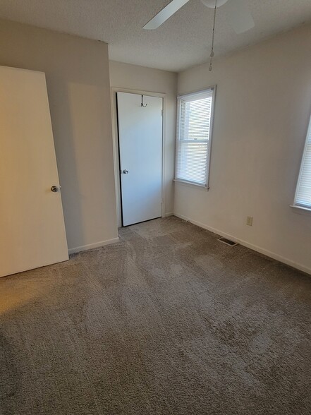 2nd bedroom - 208 Glamorgan Dr