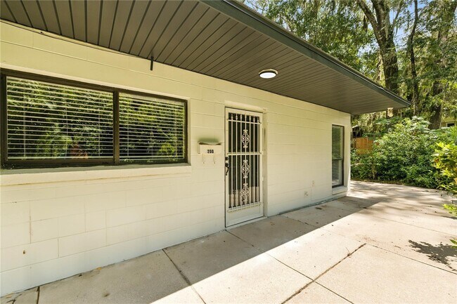 Primary Photo - 840 NE 3rd St