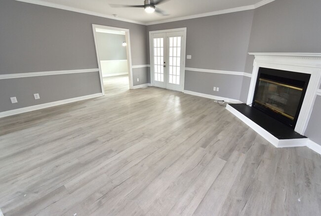 Building Photo - 505 E Birchwood Dr