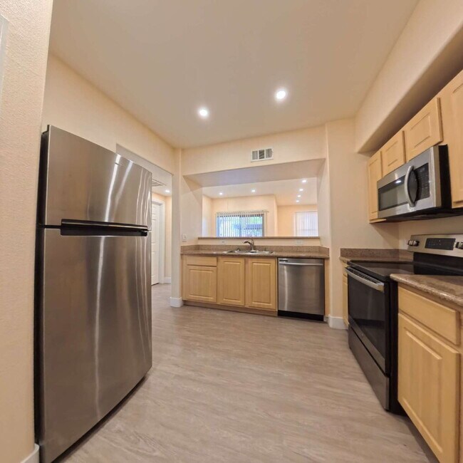 Building Photo - 8000 W Badura Ave
