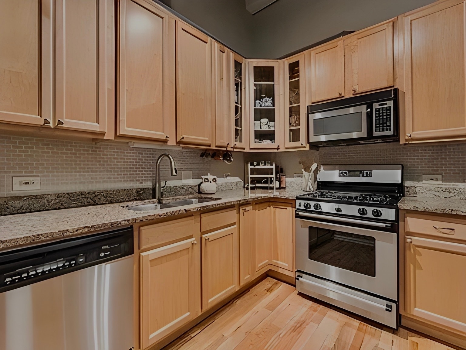 Building Photo - 312 N May St