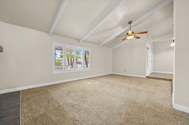 Building Photo - 605 N El Rio Dr