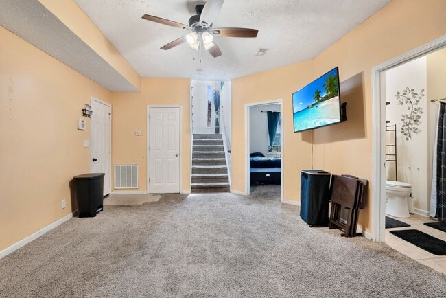 Building Photo - Welcome to Chinook Haven – Your Spacious R...