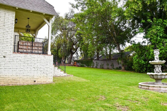 Building Photo - 8325 La Bajada Ave