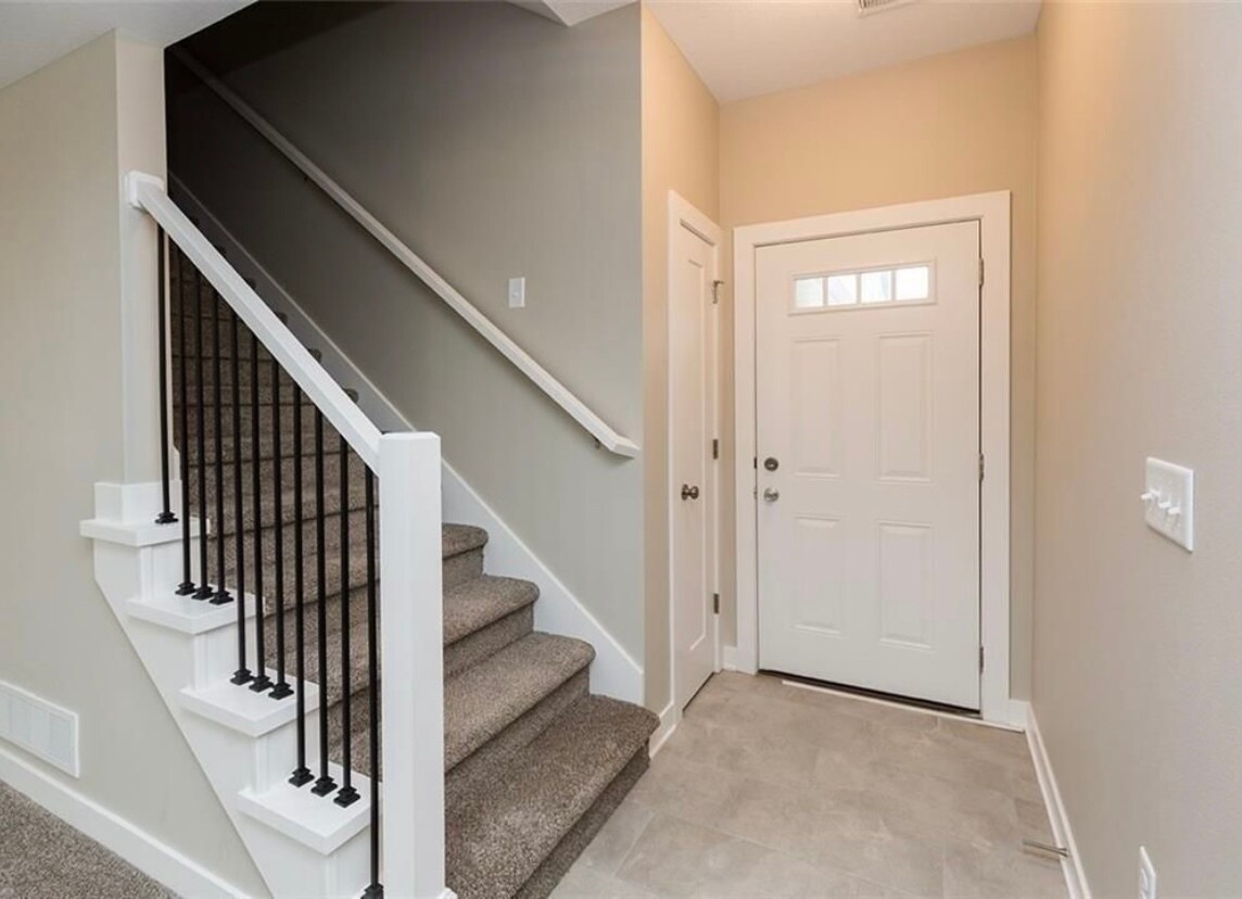 Storage in entryway - 9614 Turnpoint Dr