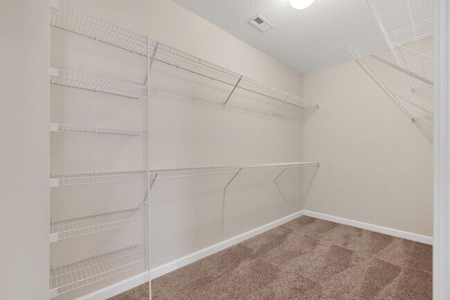 Building Photo - MOVE IN SPECIAL: 1st Months Rent free if l...