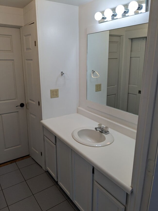 Building Photo - 3 Bed 2 Bath House Near Downtown Belgrade - Dogs Negotiable!