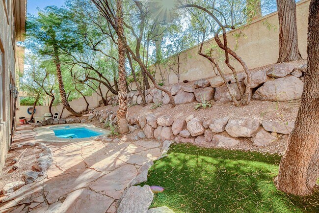 Building Photo - 5 BDR/ 4.5 BTH, Triple Master Home including pool & spa!