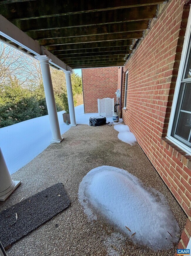 Building Photo - 643 Eight Woods Ln