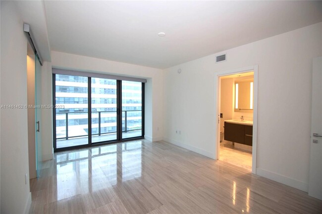 Building Photo - 1451 Brickell Ave