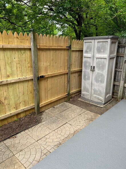 Patio 3 - 104 N George Mason Dr