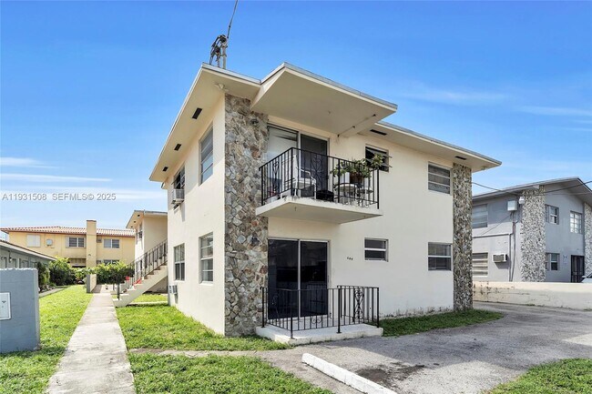 Building Photo - 644 SW 10th St