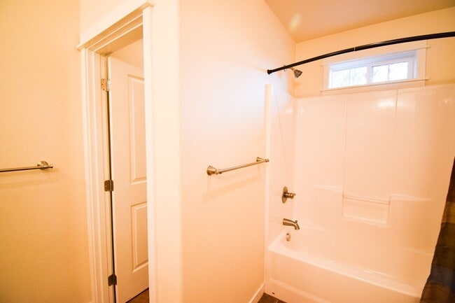 Building Photo - Beautiful Condo In the Heart of Beaverton!