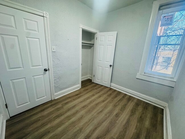 Building Photo - Refreshed 3bd/1bth House with Rear yard!! SECTION 8 ONLY!!